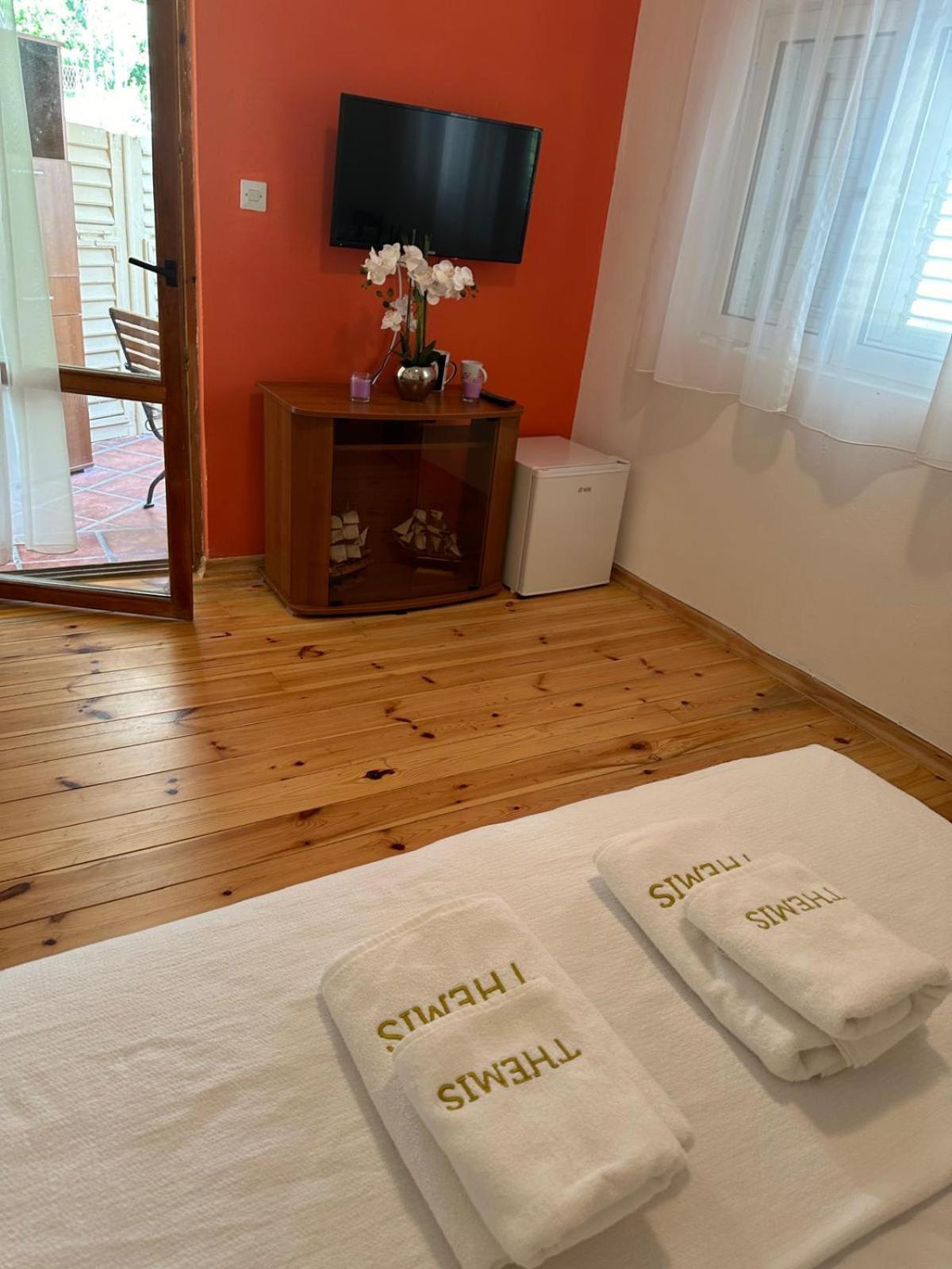 Themis Apart Hotel Котор Экстерьер фото