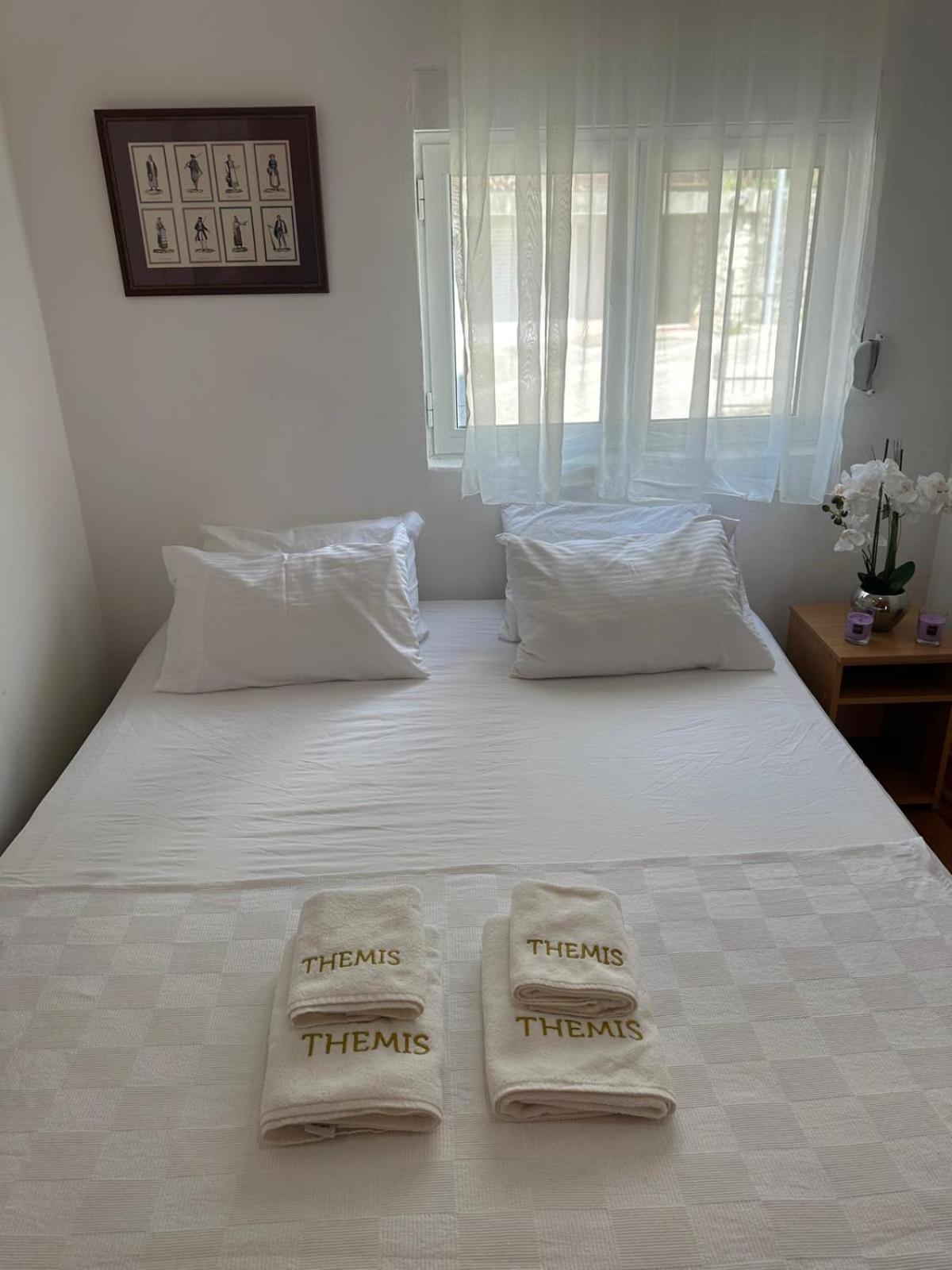 Themis Apart Hotel Котор Экстерьер фото
