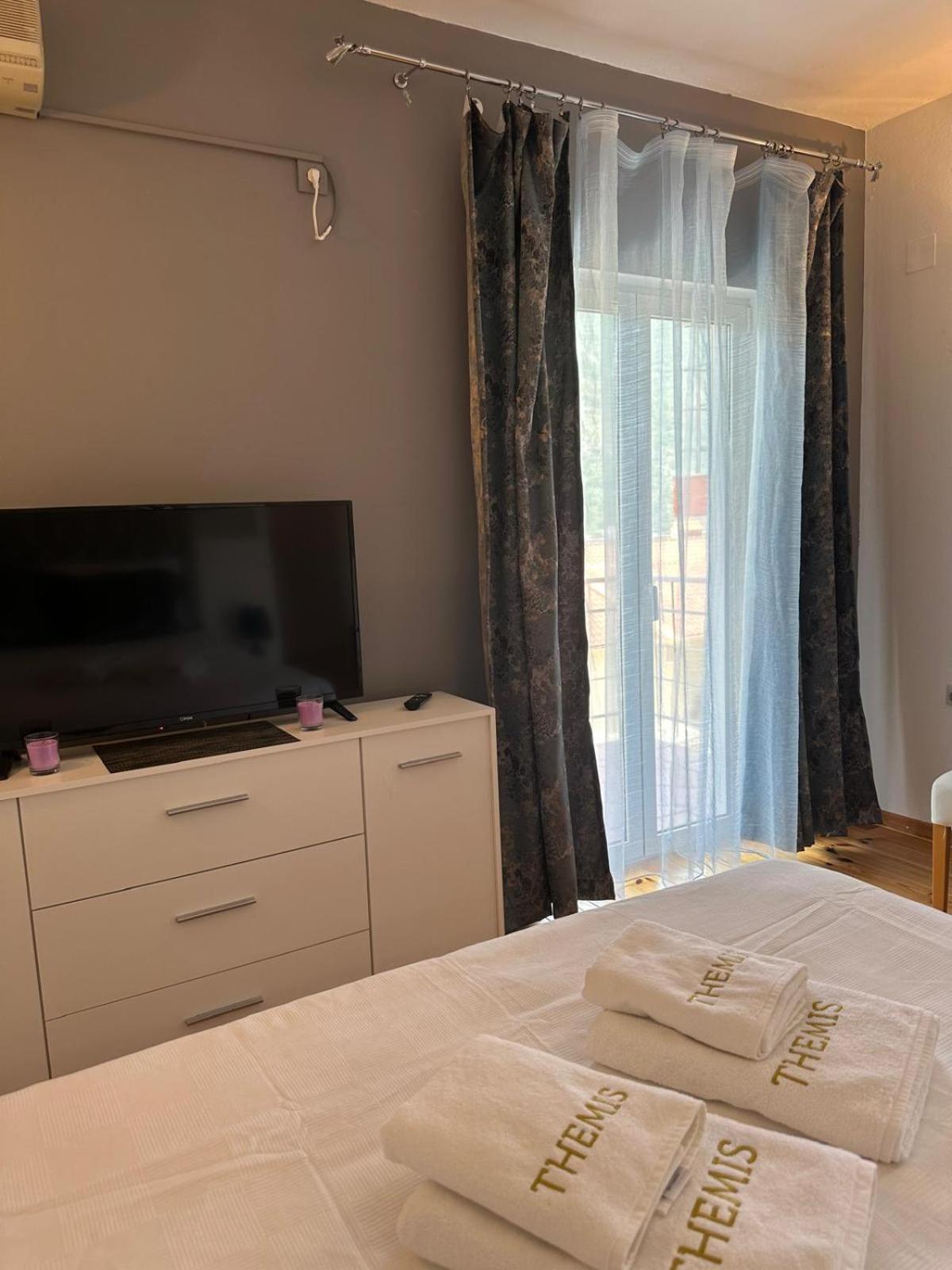 Themis Apart Hotel Котор Экстерьер фото