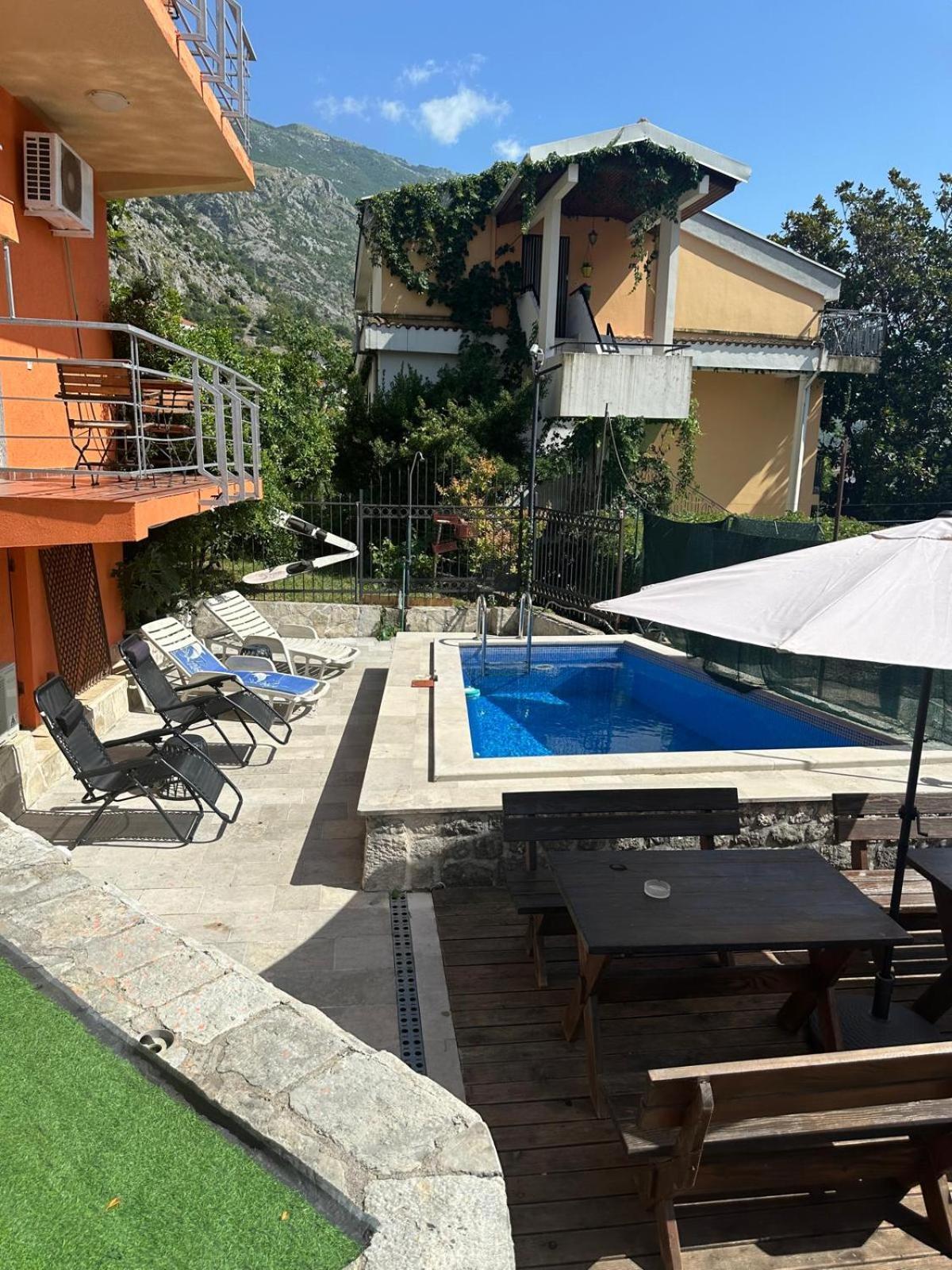 Themis Apart Hotel Котор Экстерьер фото