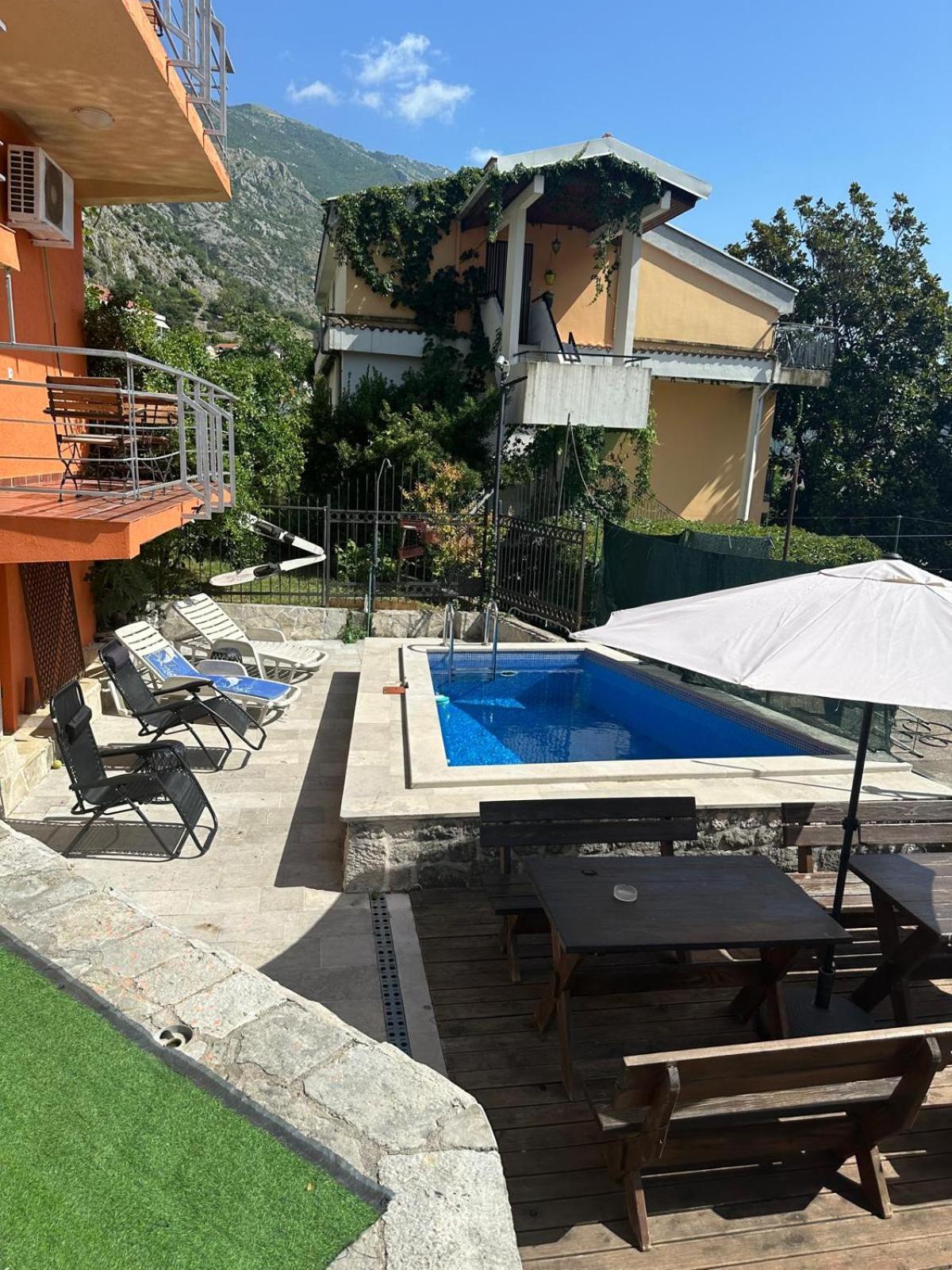 Themis Apart Hotel Котор Экстерьер фото