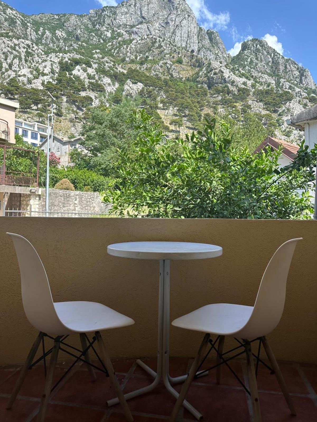 Themis Apart Hotel Котор Экстерьер фото
