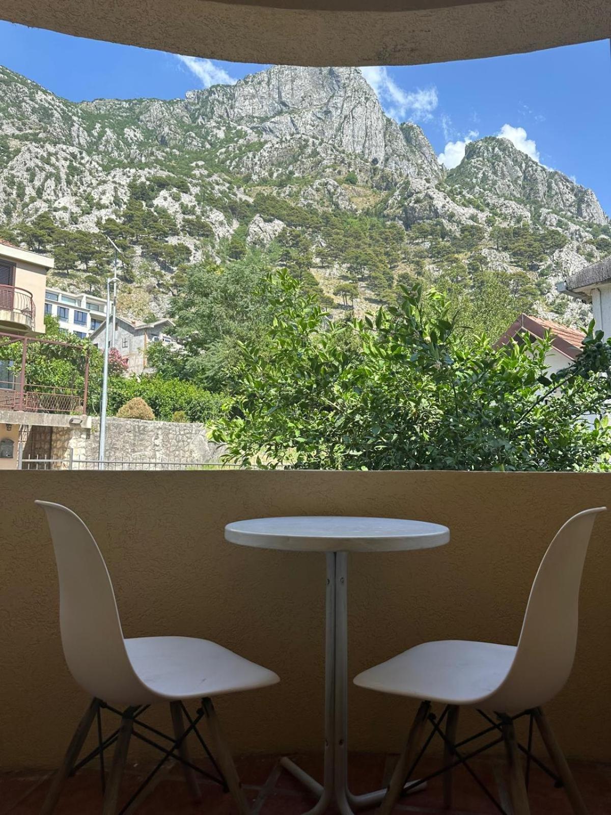 Themis Apart Hotel Котор Экстерьер фото
