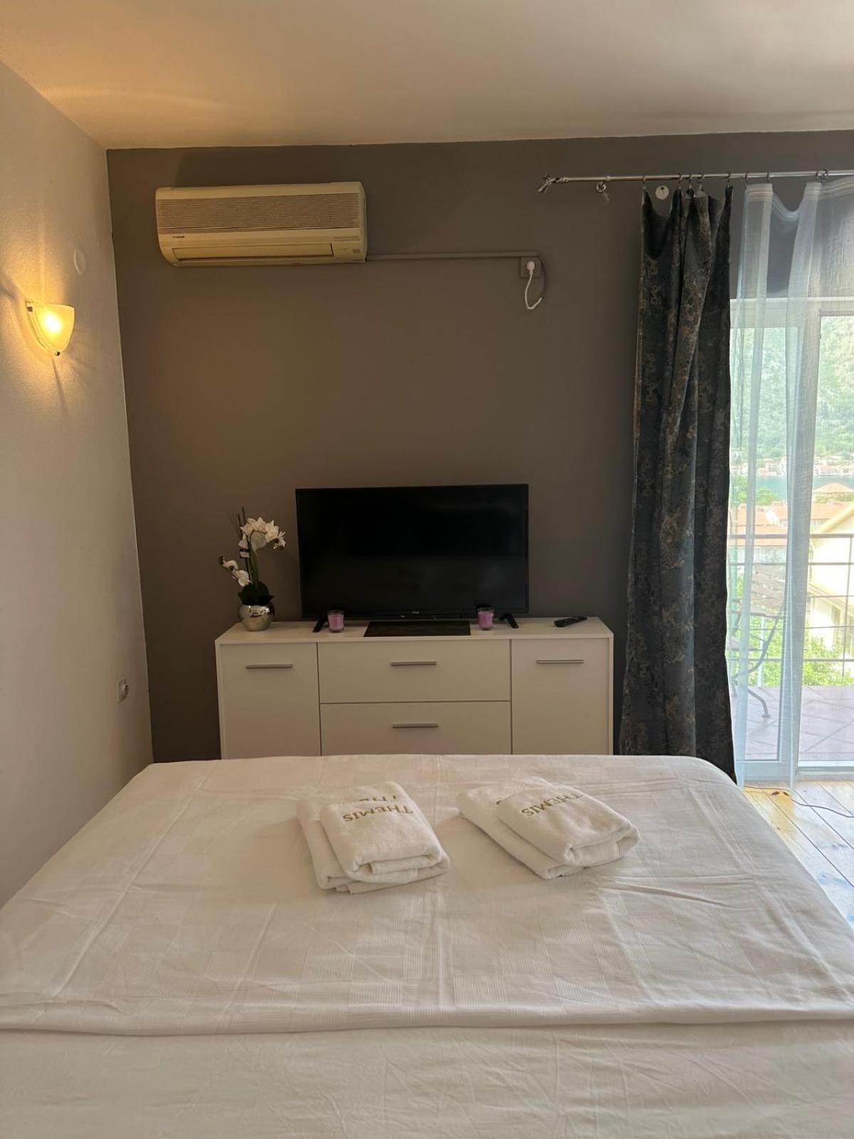 Themis Apart Hotel Котор Экстерьер фото