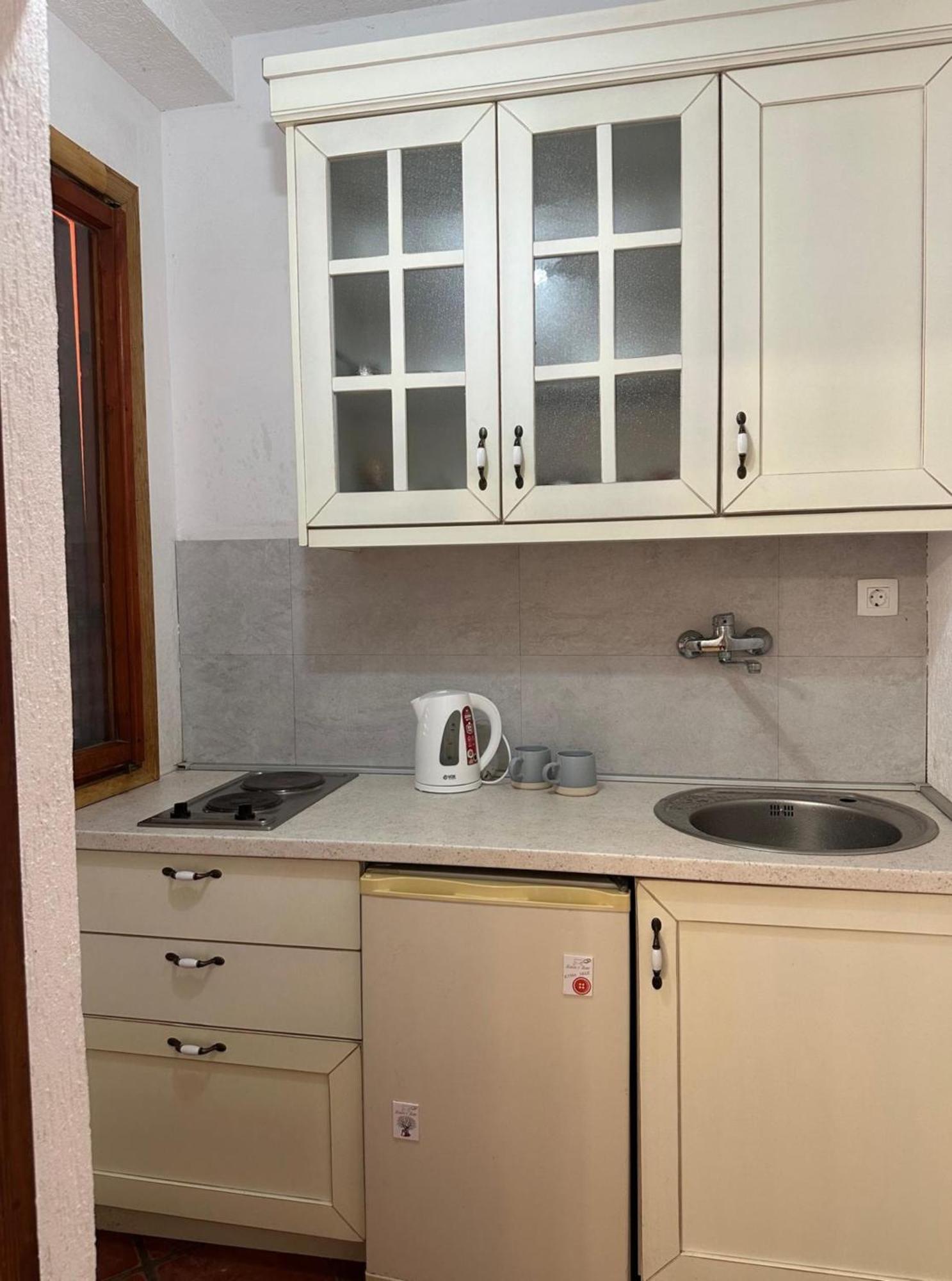 Themis Apart Hotel Котор Экстерьер фото